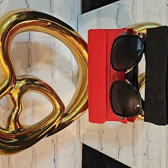 Guess Pilot Polarized Sunglasses Unisex NWT - Picture 1 of 7
